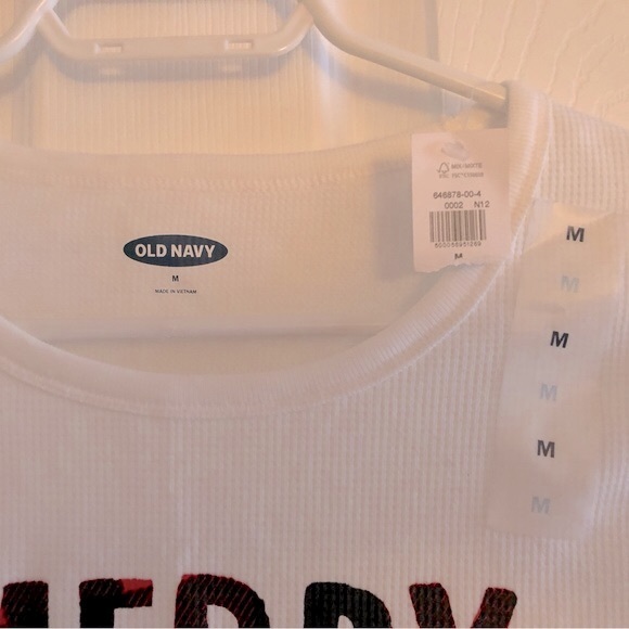 Old Navy Merry Everything Thermal T-shirt NWT - Picture 2 of 2